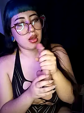 LarissaHell online show from May 27, 2026, 1:57 am