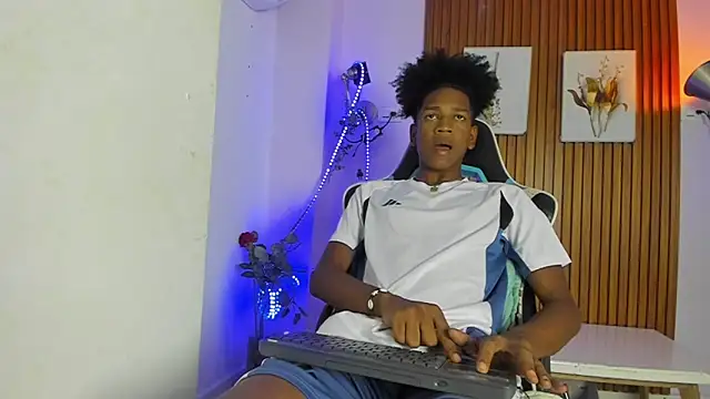 Afrowayuu online show from May 21, 2026, 5:43 pm