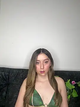 Sarisloves online show from June 18, 2026, 10:15 pm