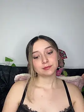 Sarisloves online show from June 24, 2026, 12:53 am
