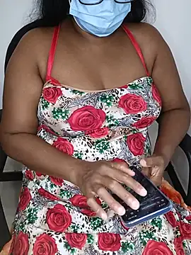 Snapshot of Xbees_CT chatting on July 3, 2026, 5:52 pm Xbees CT online show from July 3, 2026, 5:52 pm