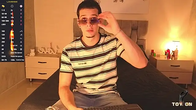 isaacblaze  online show from July 16, 2026, 3:36 am