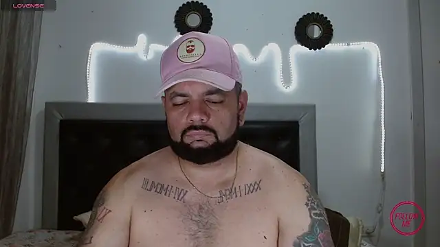 Snapshot of perverseveteranmanxxx chatting on November 13, 2025, 3:43 am perverseveteranmanxxx online show from November 13, 2025, 3:43 am