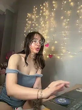 Snapshot of Meow_Mia chatting on June 10, 2026, 3:13 pm Meow Mia online show from June 10, 2026, 3:13 pm