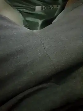 Snapshot of Sensuallovee80 chatting on July 1, 2026, 10:32 pm Sensuallovee80 online show from July 1, 2026, 10:32 pm