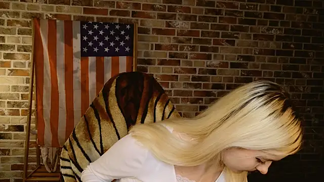Angela Bunny online show from May 21, 2026, 1:08 pm