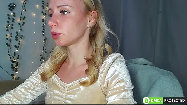MiaKayden online show from May 25, 2026, 1:43 pm