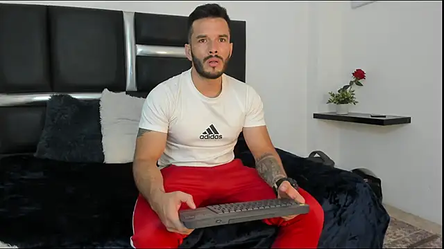 Snapshot of The_Rocck chatting on June 16, 2026, 2:39 pm The Rocck online show from June 16, 2026, 2:39 pm