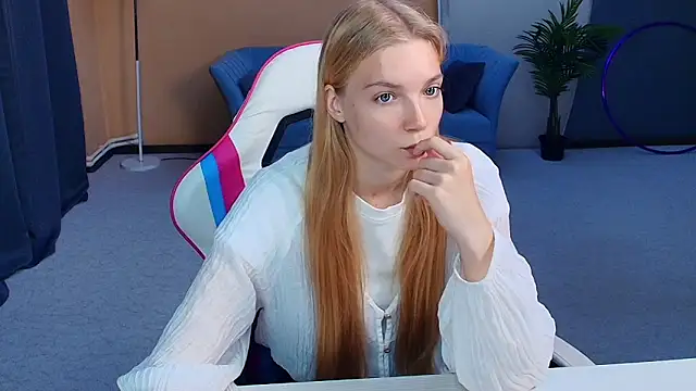 lightshynes online show from June 8, 2026, 7:42 am
