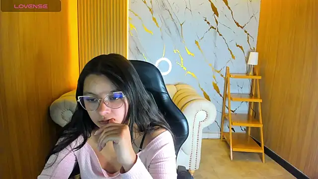 Snapshot of HoneyDoll_tf chatting on June 3, 2026, 8:13 pm HoneyDoll tf online show from June 3, 2026, 8:13 pm