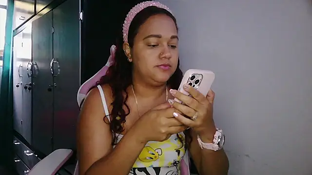 saramichell445734 online show from May 26, 2026, 12:36 pm