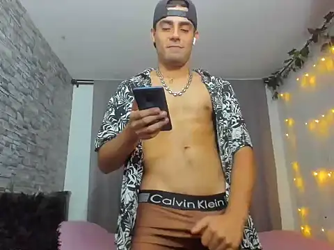 AlexBunny  online show from June 4, 2026, 10:58 pm