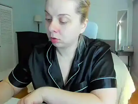 Snapshot of Laviora chatting on June 1, 2026, 8:41 pm Laviora online show from June 1, 2026, 8:41 pm