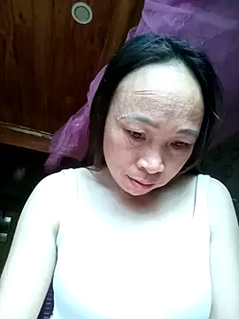 Snapshot of AuziBerry chatting on May 13, 2026, 1:45 am AuziBerry online show from May 13, 2026, 1:45 am