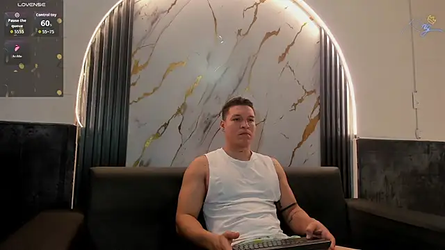 Snapshot of lucassimone_ chatting on May 19, 2026, 3:46 am lucassimone online show from May 19, 2026, 3:46 am