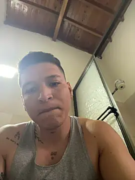 Snapshot of lucassimone_ chatting on May 30, 2026, 12:11 pm lucassimone online show from May 30, 2026, 12:11 pm
