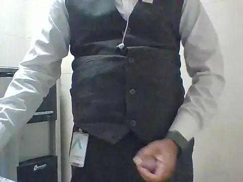 RAINBOWONE online show from May 19, 2026, 2:29 am