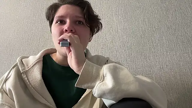 LizCumens online show from May 19, 2026, 12:37 am