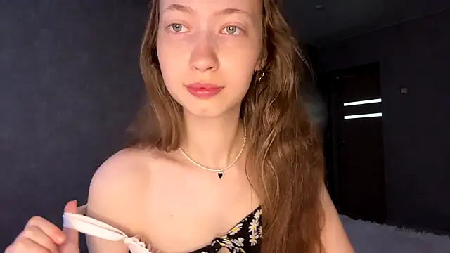 Snapshot of Emily_Mur_ chatting on July 6, 2026, 5:03 am Emily Mur online show from July 6, 2026, 5:03 am