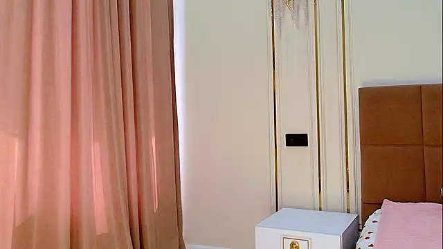Snapshot of lalisabrown chatting on May 30, 2026, 10:43 am lalisabrown online show from May 30, 2026, 10:43 am