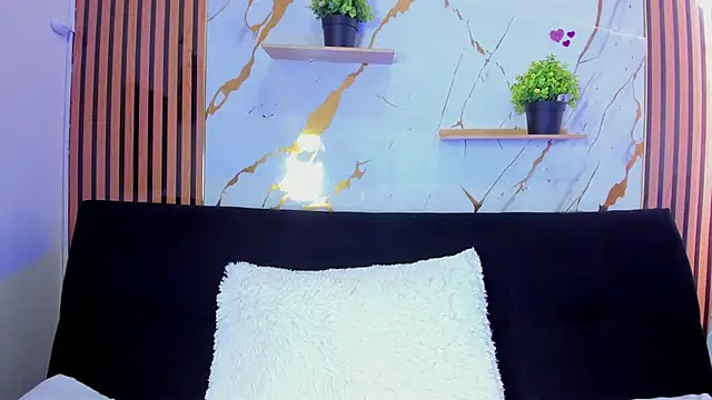 candy queens  online show from June 10, 2026, 8:54 pm