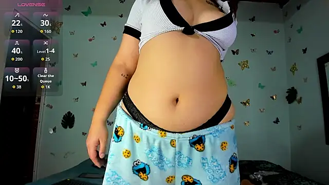 charlotterosse01 online show from May 18, 2026, 10:14 pm