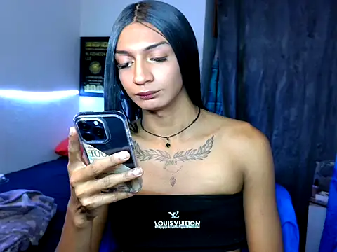 Snapshot of Alexxasexy chatting on May 20, 2026, 11:24 pm Alexxasexy online show from May 20, 2026, 11:24 pm