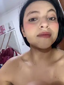 Snapshot of Miel_rousse chatting on June 5, 2026, 5:23 am Miel rousse online show from June 5, 2026, 5:23 am