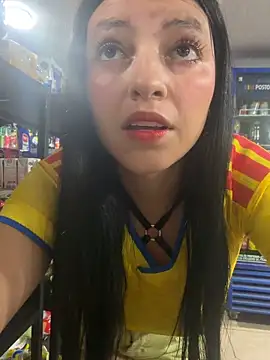 Snapshot of Miel_rousse chatting on June 18, 2026, 6:12 am Miel rousse online show from June 18, 2026, 6:12 am