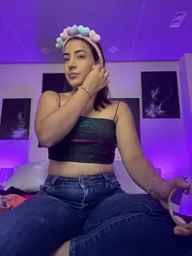 Snapshot of Bella-Saint chatting on June 30, 2026, 8:31 pm Bella-Saint online show from June 30, 2026, 8:31 pm