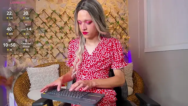 Snapshot of SamanthaDiiamond chatting on May 25, 2026, 9:13 pm SamanthaDiiamond online show from May 25, 2026, 9:13 pm