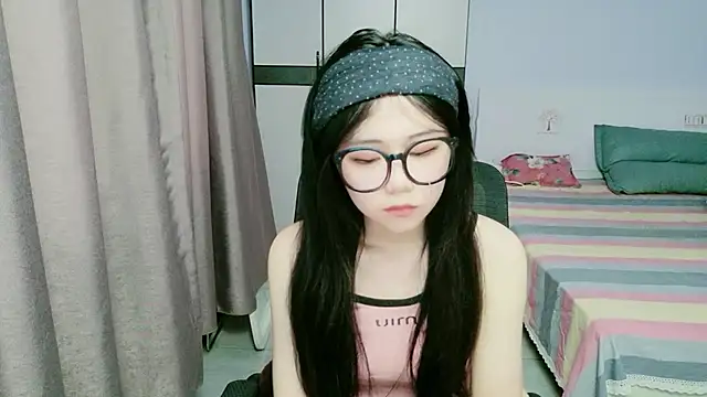 xiaoxiaoyu030 online show from May 27, 2026, 10:33 am