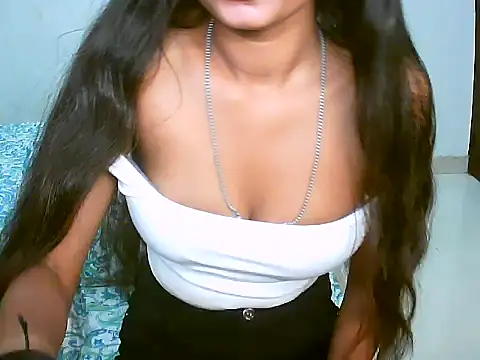 Snapshot of Hey-sanvi chatting on May 27, 2026, 5:04 am Hey-sanvi online show from May 27, 2026, 5:04 am