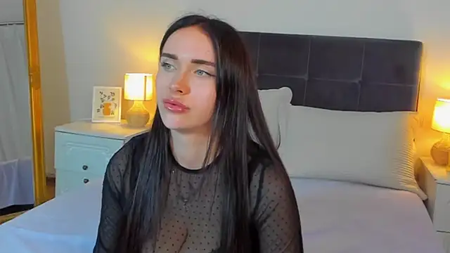 KellyWhites online show from July 7, 2026, 5:43 am