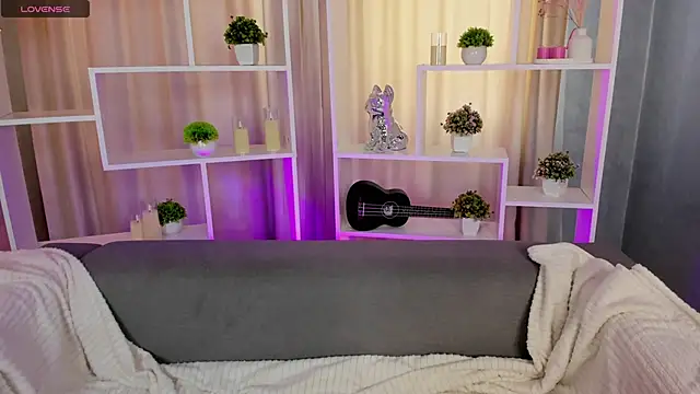 AlexaaBee online show from May 19, 2026, 8:10 am