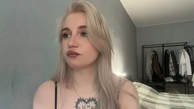Snapshot of TiffanieSluyter chatting on May 29, 2026, 3:18 pm TiffanieSluyter online show from May 29, 2026, 3:18 pm