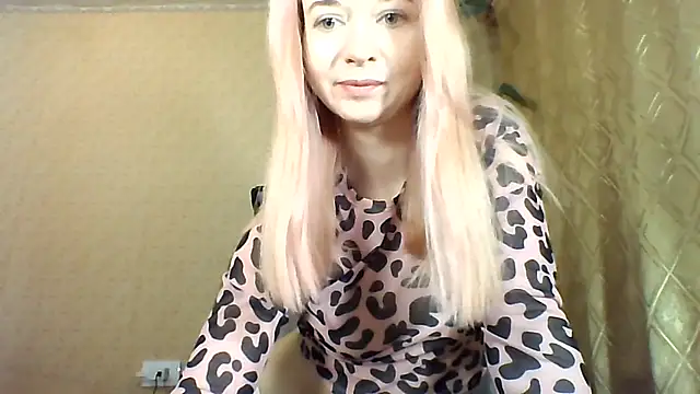 Lunaria5391 online show from May 31, 2026, 8:09 pm