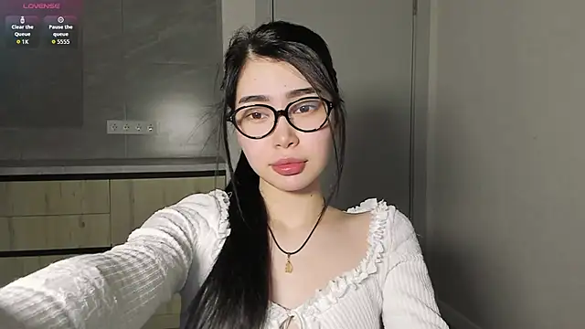 adelinya online show from June 1, 2026, 3:22 pm