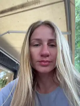 Snapshot of AnnaMist_ chatting on July 4, 2026, 6:53 am AnnaMist online show from July 4, 2026, 6:53 am