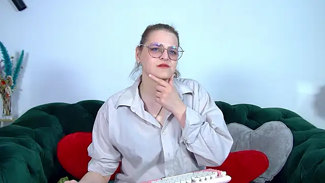 Snapshot of AlexaAvery chatting on May 23, 2026, 6:45 am AlexaAvery online show from May 23, 2026, 6:45 am