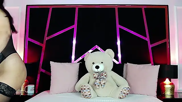 EssenaMonroe online show from June 4, 2026, 6:18 am