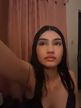 Snapshot of _BellaCute_ chatting on July 24, 2026, 4:19 am BellaCute online show from July 24, 2026, 4:19 am