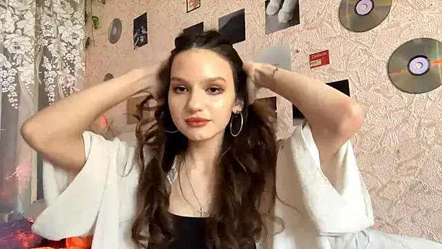 CarleenColley online show from May 19, 2026, 7:59 am