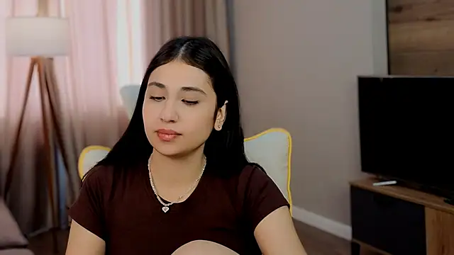 honeylanaa online show from June 4, 2026, 5:01 am