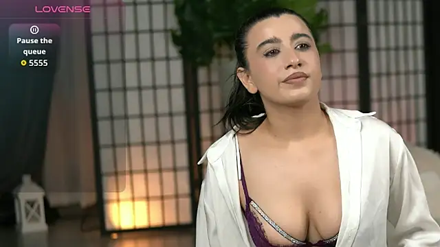 Snapshot of AliceVergara chatting on July 12, 2026, 4:30 pm AliceVergara online show from July 12, 2026, 4:30 pm
