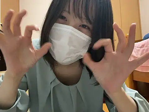 Snapshot of miniminimo_o chatting on June 1, 2026, 11:32 am miniminimo o online show from June 1, 2026, 11:32 am