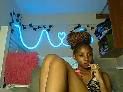 Snapshot of Velvet_peach chatting on July 18, 2026, 7:00 pm Velvet peach online show from July 18, 2026, 7:00 pm