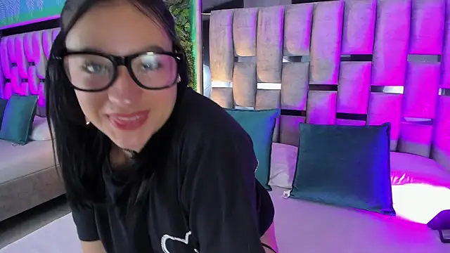 Emilye rousee online show from May 28, 2026, 11:49 am