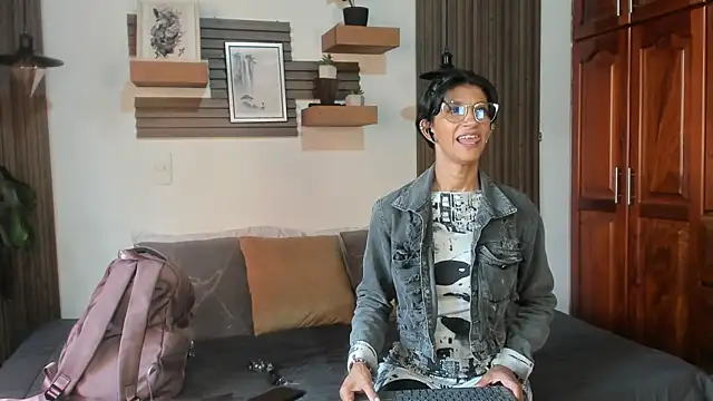 Snapshot of Evaa_campbell chatting on May 29, 2026, 1:06 pm Evaa campbell online show from May 29, 2026, 1:06 pm
