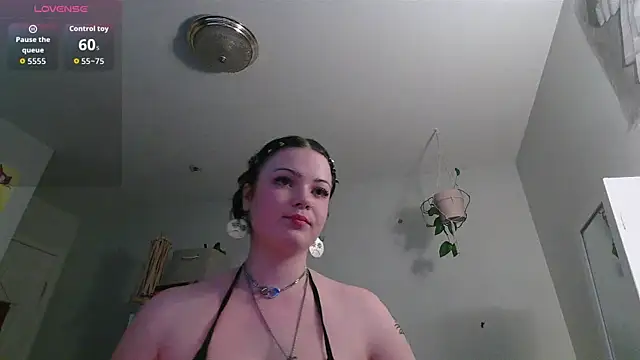 Snapshot of prettybird06 chatting on July 15, 2026, 2:40 am prettybird06 online show from July 15, 2026, 2:40 am